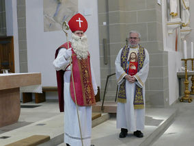 Der Heilige Nikolaus besuchte St. Crescentius (Foto: Karl-Franz Thiede)